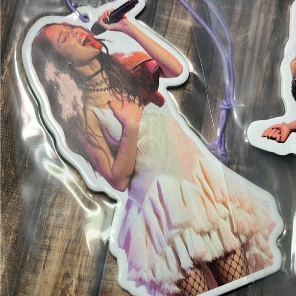 5for$10 Assorted Scent Olivia Rodrigo Four Cute
Singer Car Air Freshener NWOT B - Picture 3 of 4